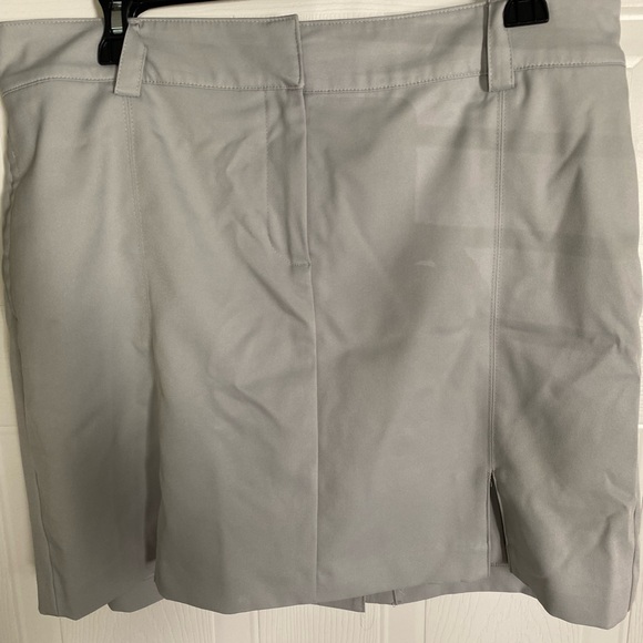 Izod Light Gray Golf Skort - Picture 1 of 3